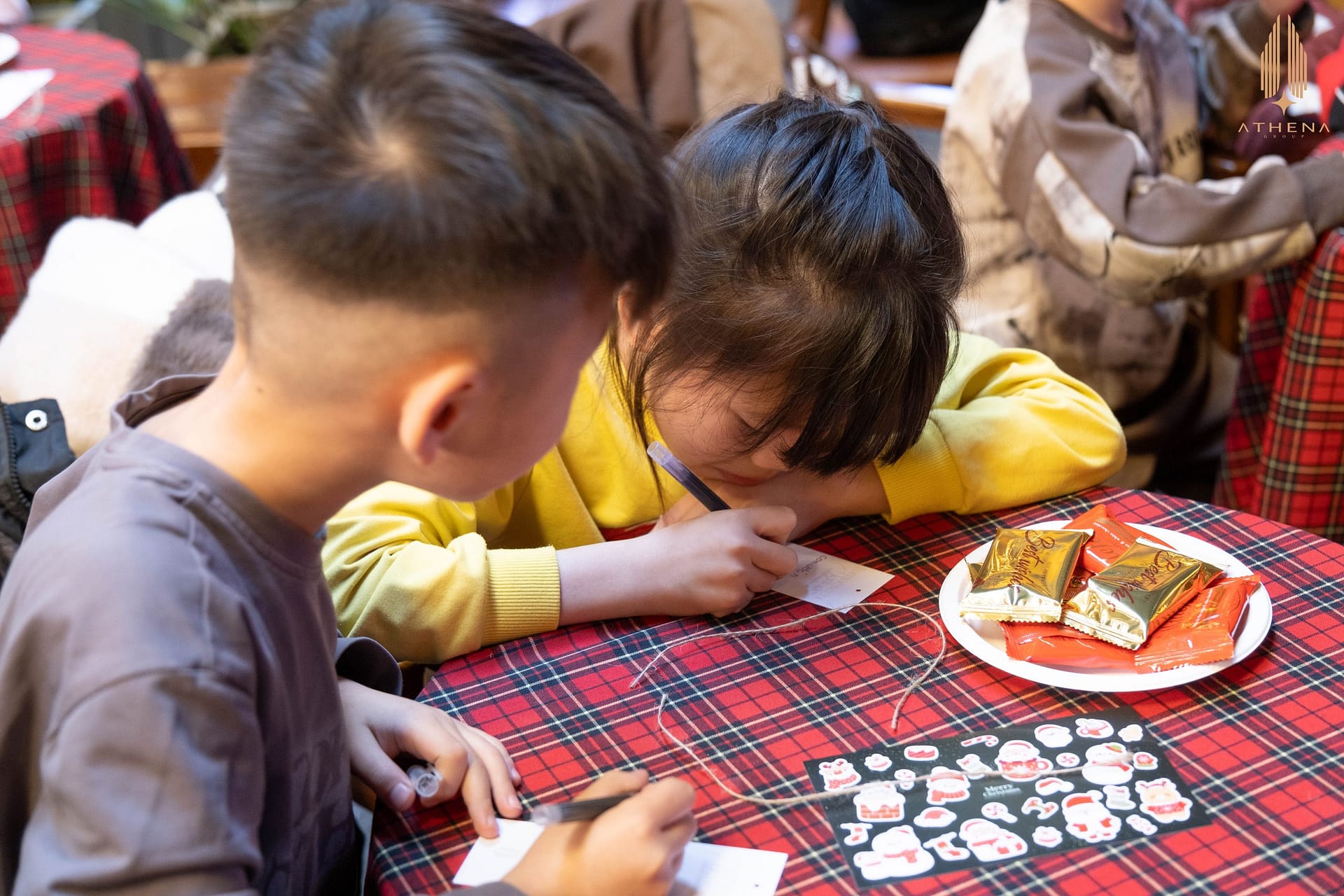 Children writing their New Year wishes.