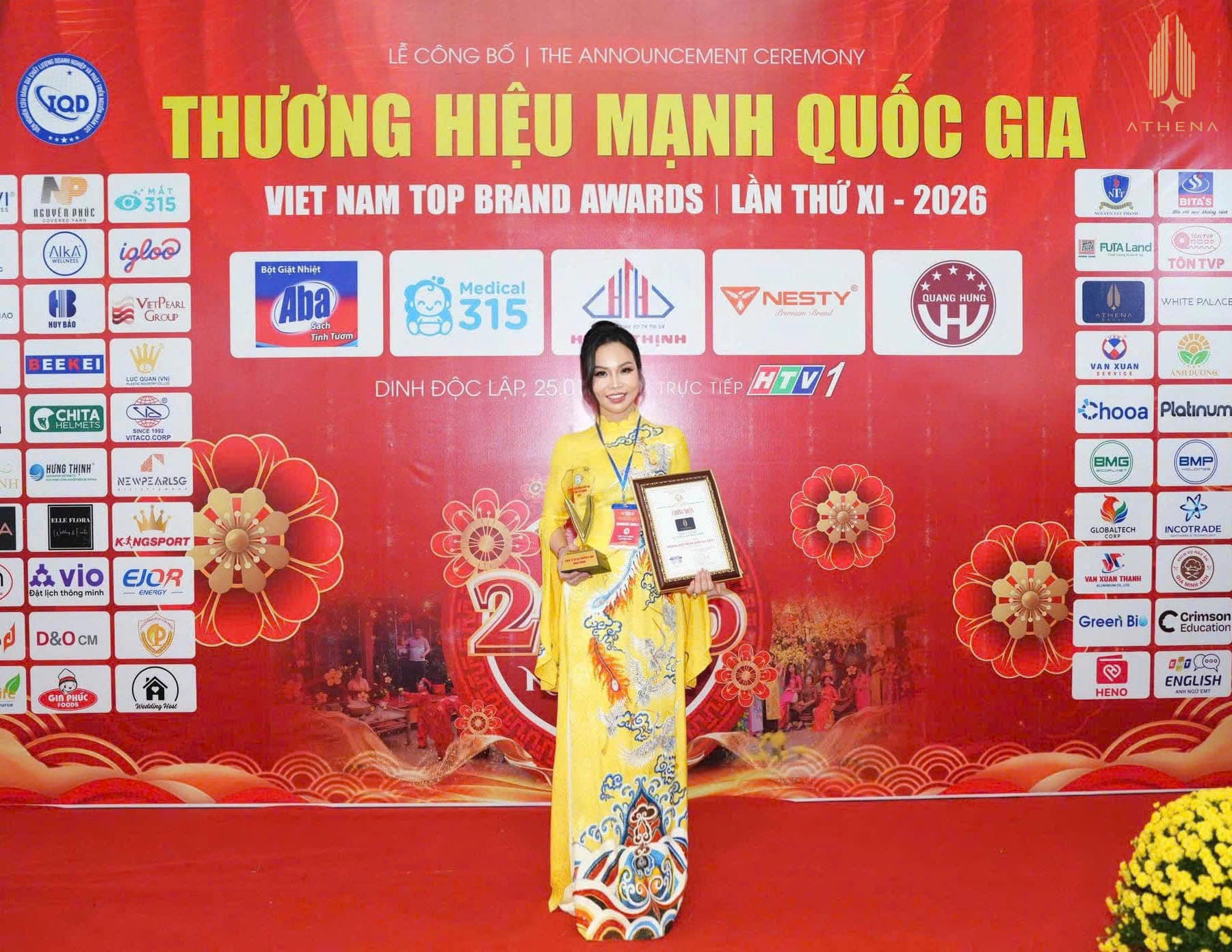 Chủ Tịch Athena Bà Vũ Hoàng Yến nhận giải thưởng danh giá