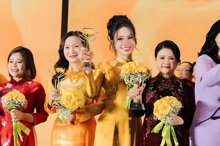 Mrs. Vu Hoang Yen received Bong Hong Vang Award 2025
