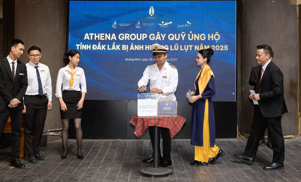 Athena Group employees supporting flood relief efforts in Central Vietnam 2025